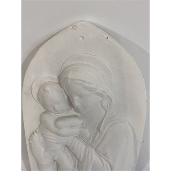 Vintage 3 Dimensional Plaster Wall Plaque Mother Mary & Baby Jesus Catholic 9.5” - Picture 2 of 7